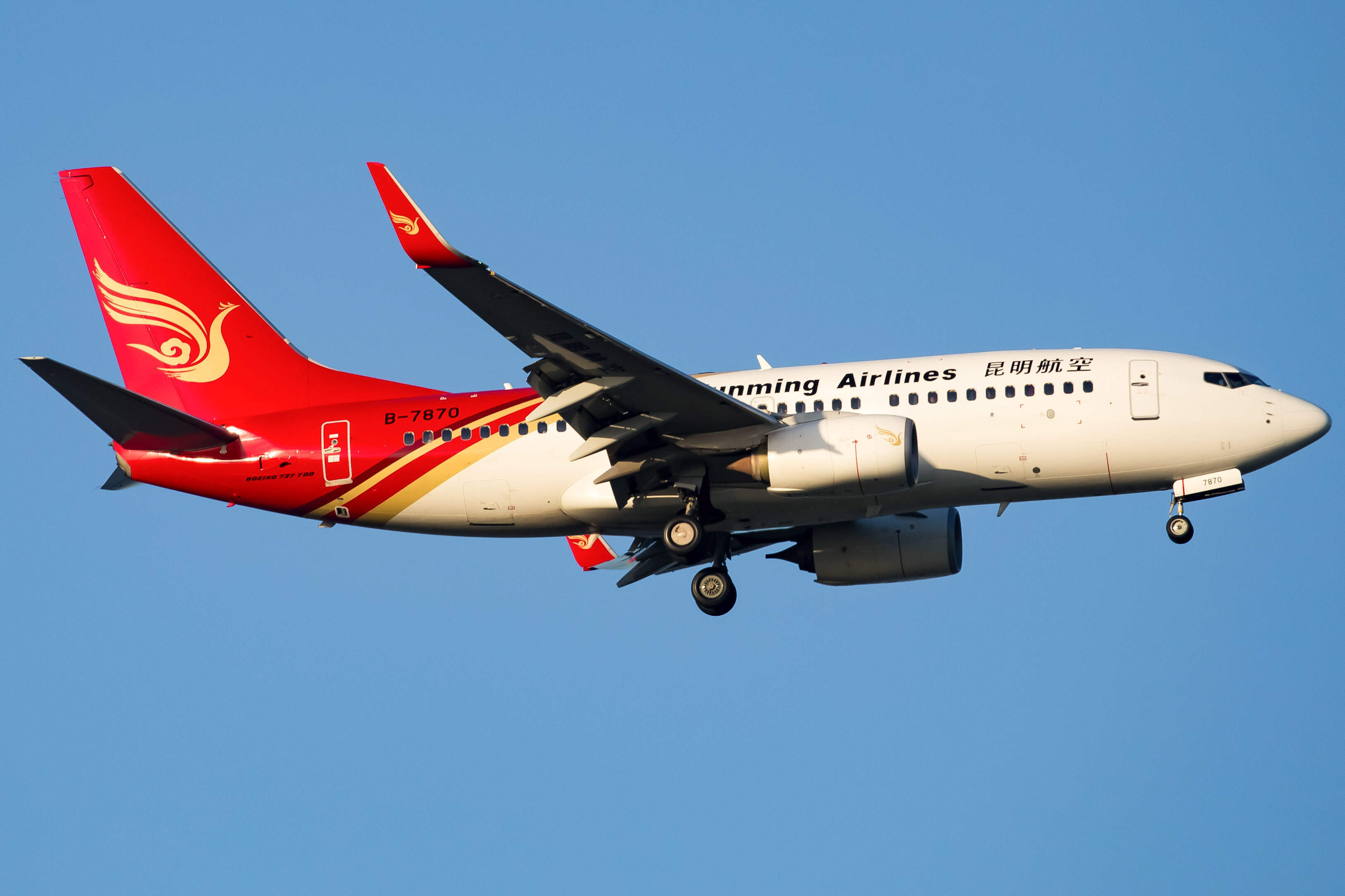 昆明航空737-700黄金光落地