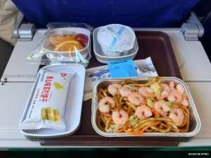 MU5328 广州白云-上海浦东 经济舱海鲜餐